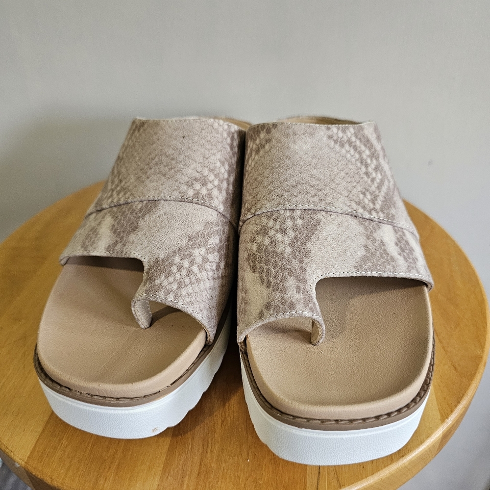 Dr scholls toe loop sandal